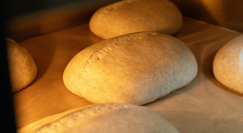 Por que a massa do pão fica escura