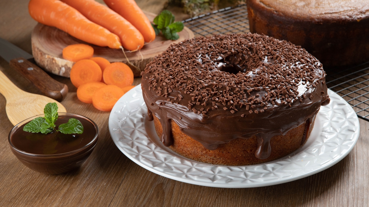 Por que bolo de cenoura não vai leite