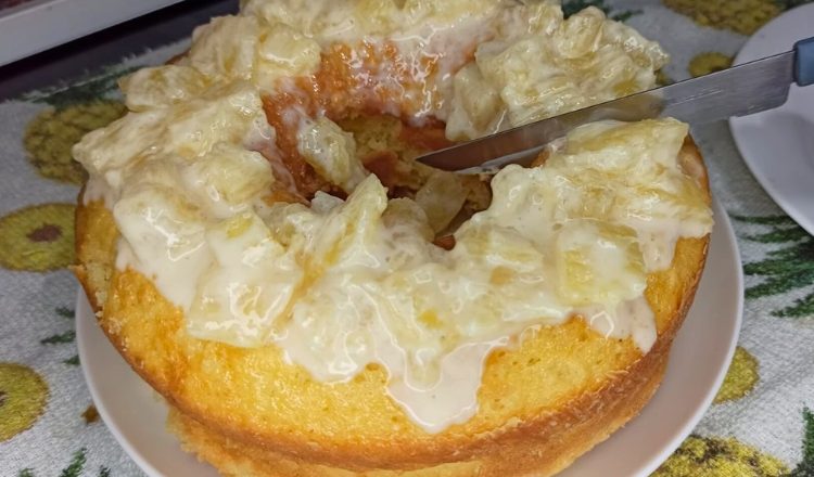 Bolo de abacaxi sem leite