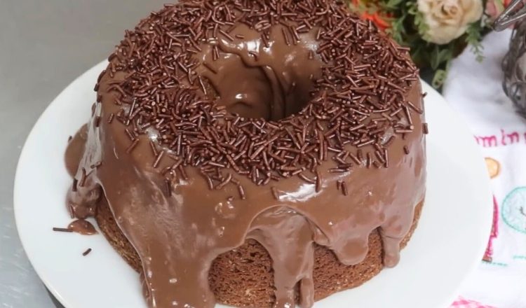 Bolo de chocolate com 2 ovos