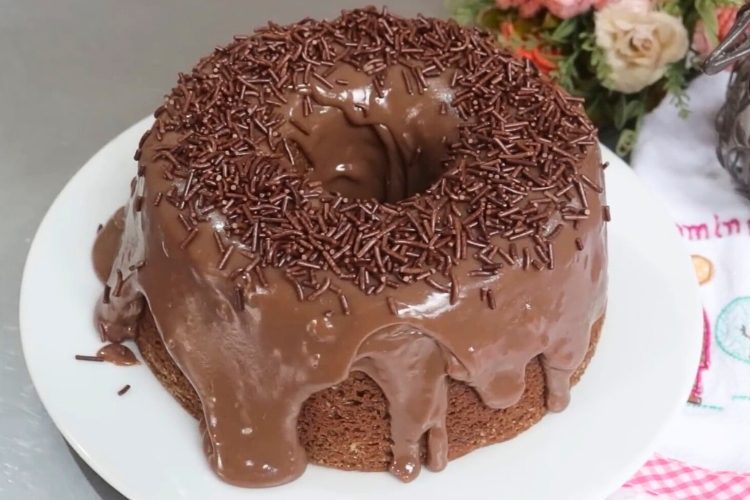 Bolo de chocolate com 2 ovos