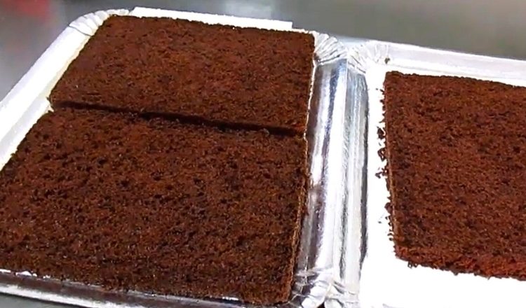 Bolo de chocolate com 4 ovos