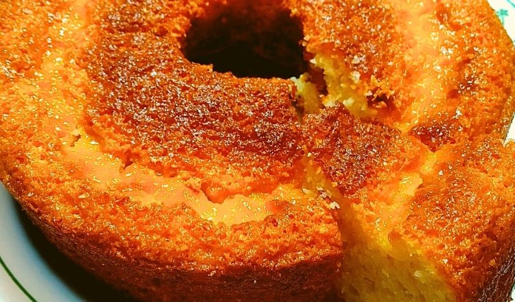 Bolo de coco com leite condensado