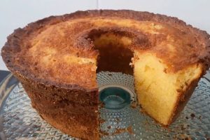 Bolo de fubá com nata