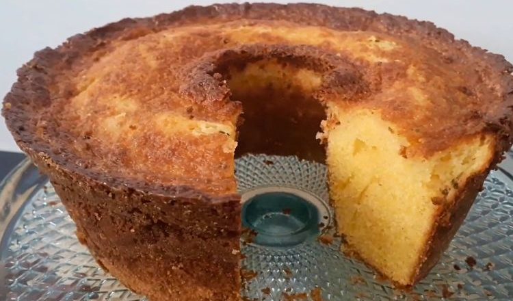 Bolo de fubá com nata
