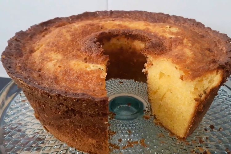 Bolo de fubá com nata
