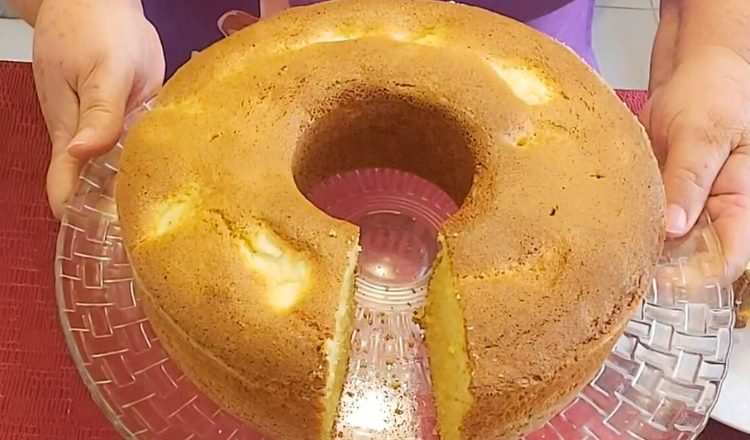 Bolo de fubá com requeijão