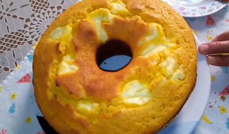 Bolo de milho com cream cheese