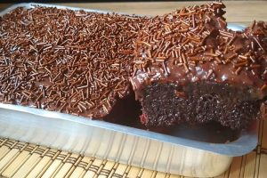 Bolo nega maluca de liquidificador