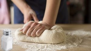 Esqueci de colocar sal no pão