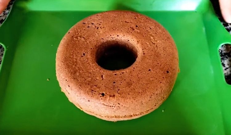 Bolo de farinha de banana verde