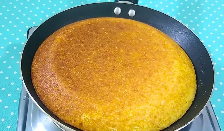 Bolo de flocão de milho de frigideira