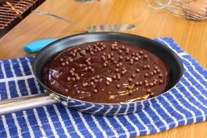 Bolo de frigideira de chocolate