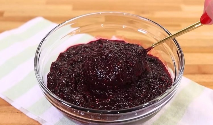 Geleia de frutas vermelhas para bolo
