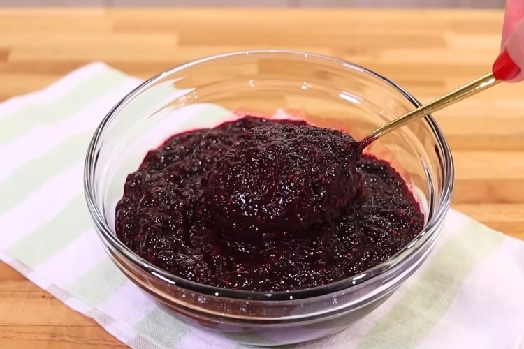 Geleia de frutas vermelhas para bolo