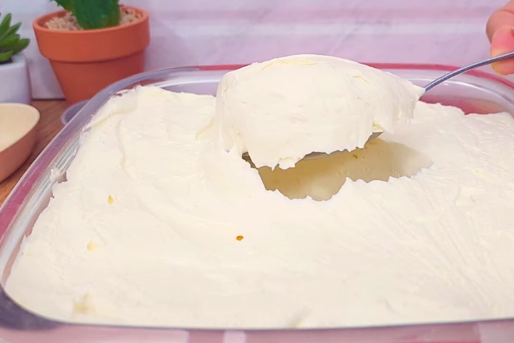 Recheio de leite ninho para bolo com chantilly