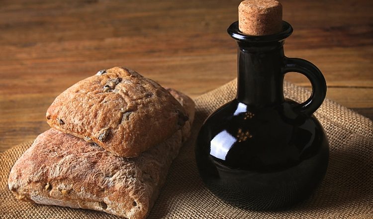 Por que colocar vinagre na massa do pão