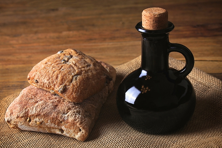 Por que colocar vinagre na massa do pão
