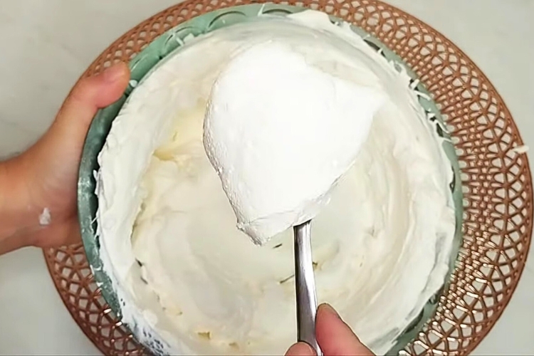 Como bater chantilly na mão