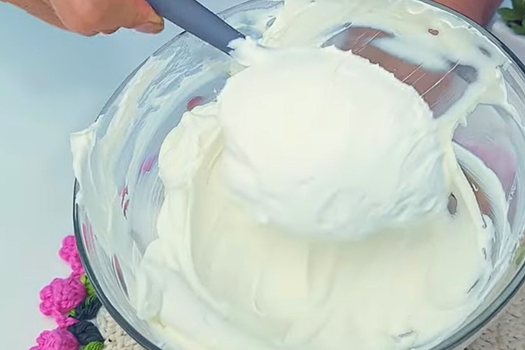 Como fazer chantilly com leite em pó