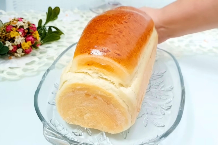 Pão caseiro com água morna e fermento seco