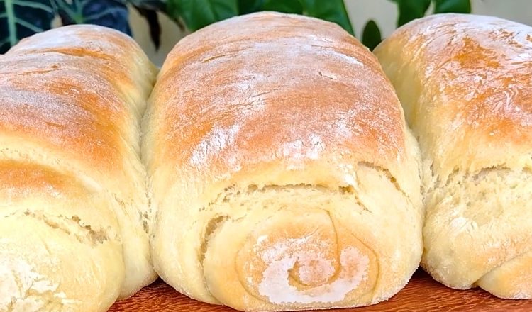 Pão caseiro com água morna e fermento seco