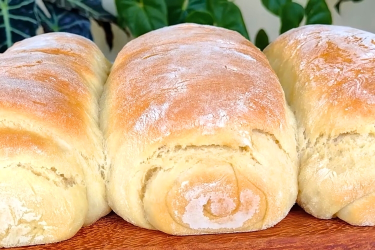 Pão caseiro com água morna e fermento seco