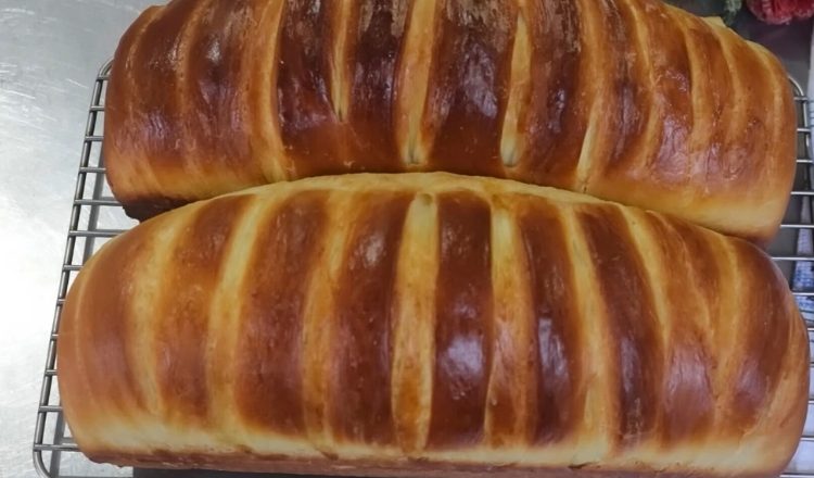 Pão caseiro simples e rápido com fermento seco