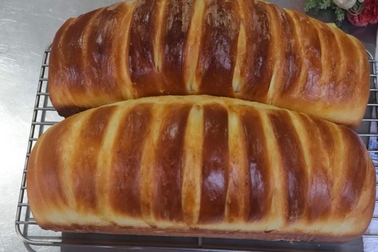 Pão caseiro simples e rápido com fermento seco