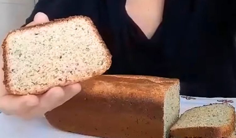 Pão de farinha de amêndoa com fermento biológico