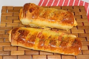 Receita de pão caseiro recheado com presunto e queijo